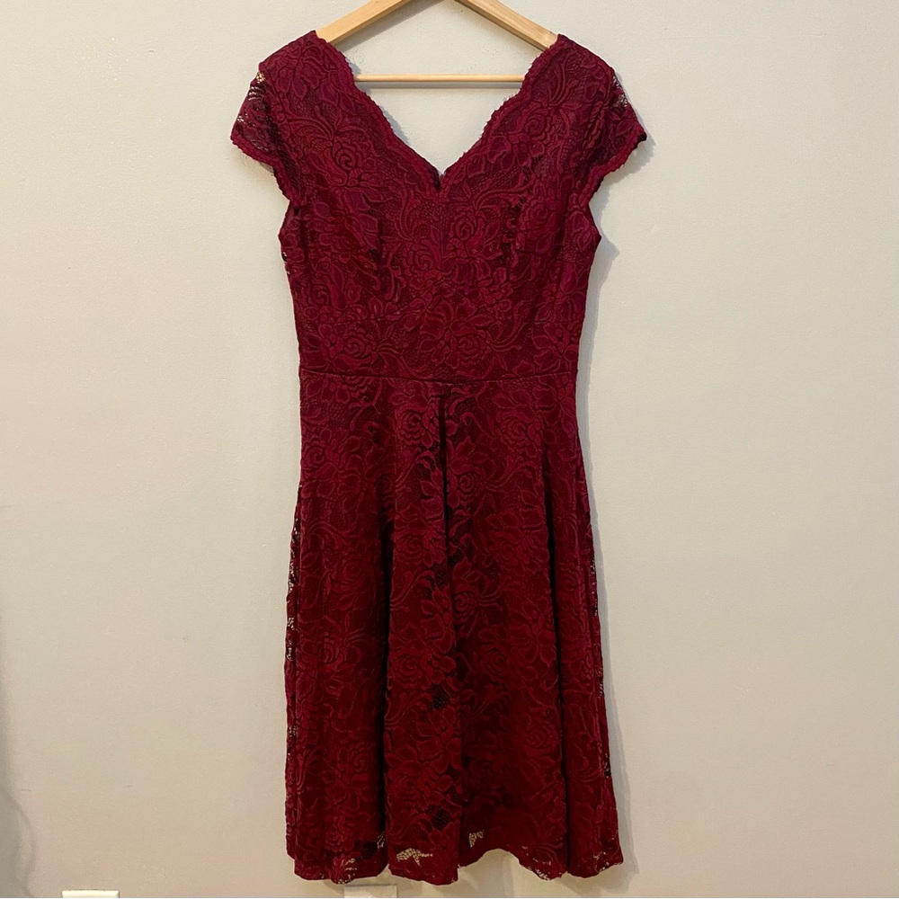 Aonour Burgundy lace midi dress with floral pattern, V-neckline, cap sleeves, L